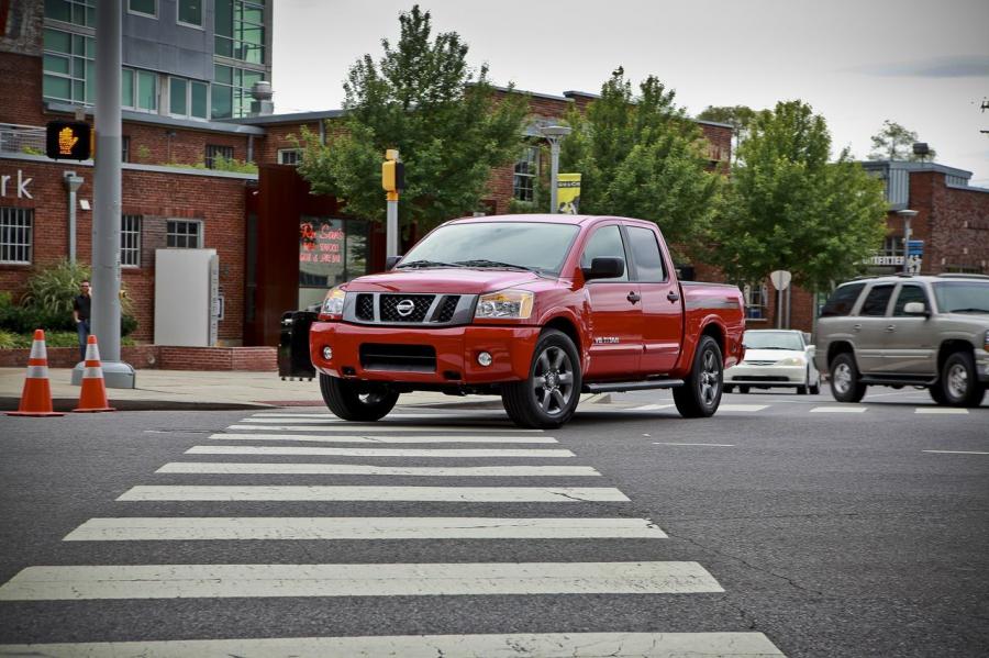  Nissan Titan Appearance Package 2012 года  (фото 8 из 20)